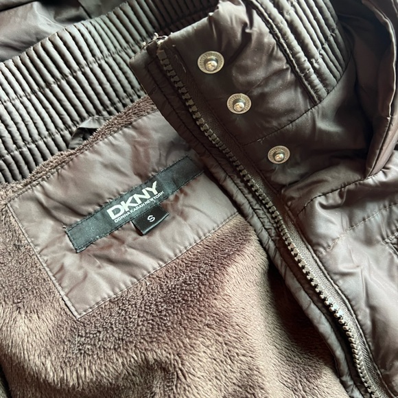 Vintage DKNY Middie Puffer - Picture 10 of 17
